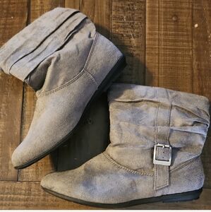 SO Gray Ankle Boots with Buckle Accent Size 7